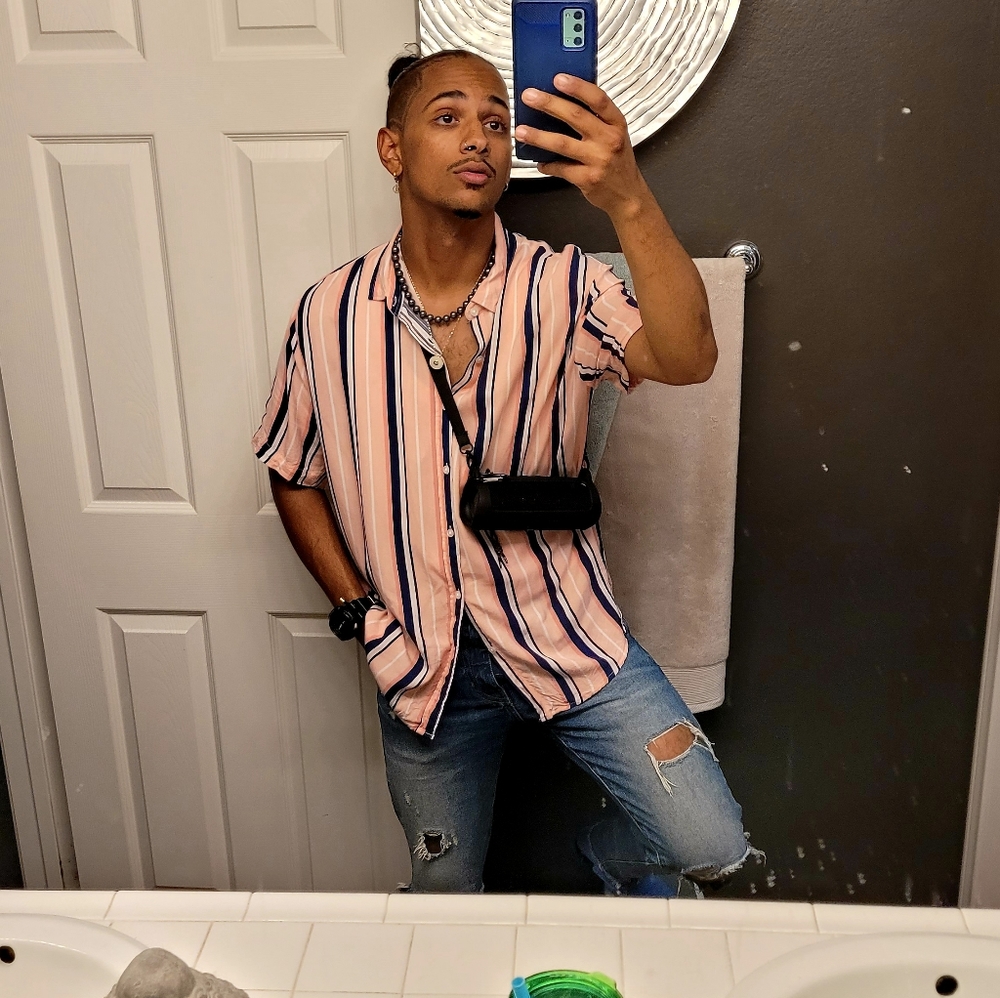 Meet your Posher, Michael 🌺🏝 - Picture 4 of 16